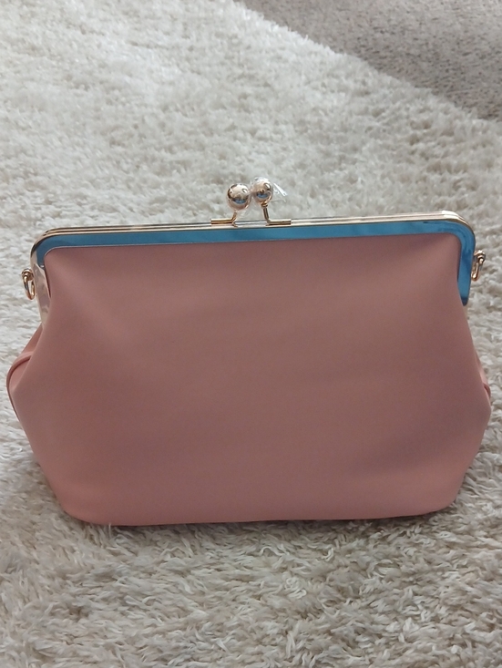 Handbags - NWOT PINK KISS LOCK CLUTCH